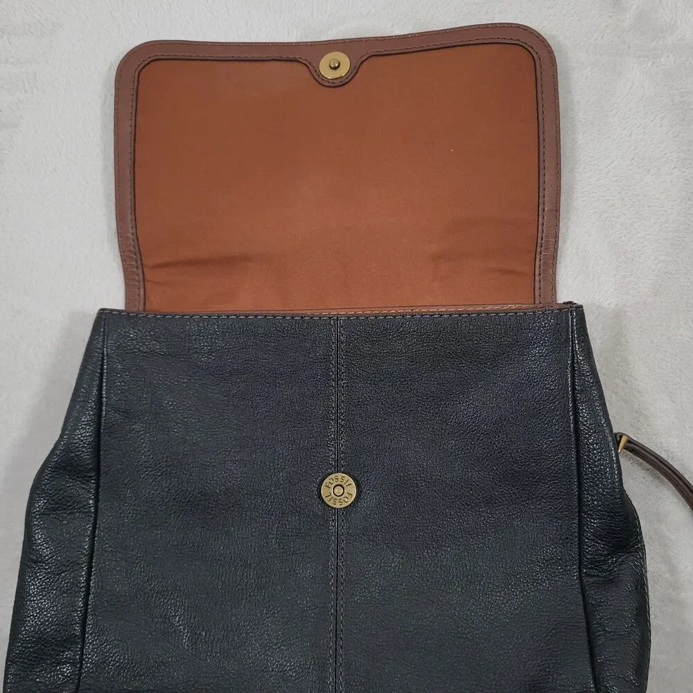 Fossil Claire Black Pebbled Leather Medium Backpack Purse Bag Magnetic Flap Snap